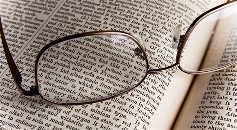 are reading glasses bad for your eyes