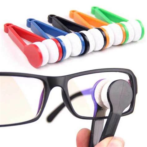 eye glass cleaning tool