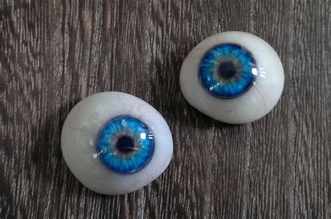 human glass eyes