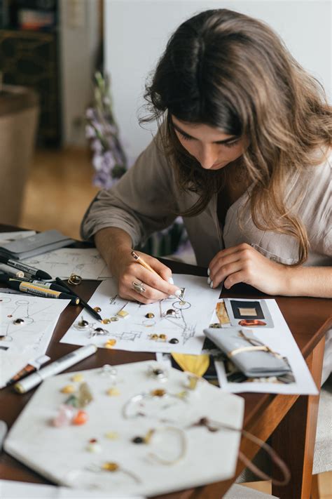 Behind the Scenes: Crafting Customized Eyeglasses from Start to Finish