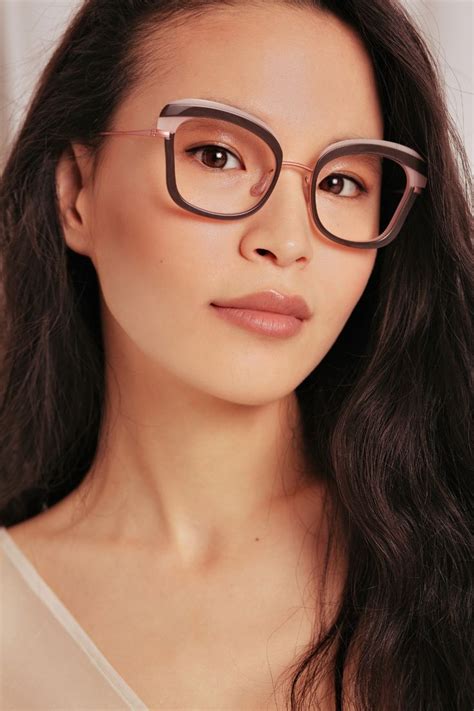 Creating a Fashion Statement with Statement Eyeglass Frames