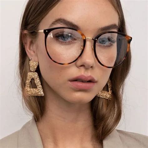 From Function to Fashion: Redefining Eyeglass Styles for Every Occasion