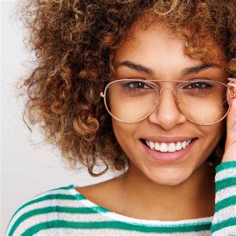 Ultimate Guide to Choosing the Right Eyeglass Frames