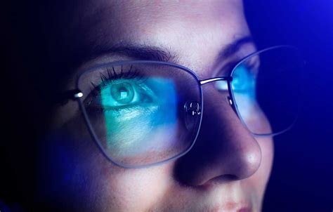 Understanding the Science Behind Blue Light Filtering Eyeglasses